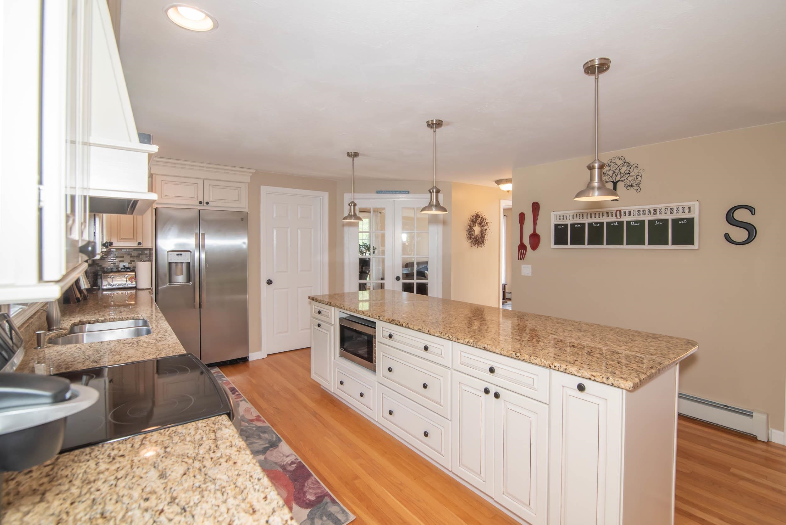 14 Redwood Road Salem, NH 03079 - Photo 5 of 40