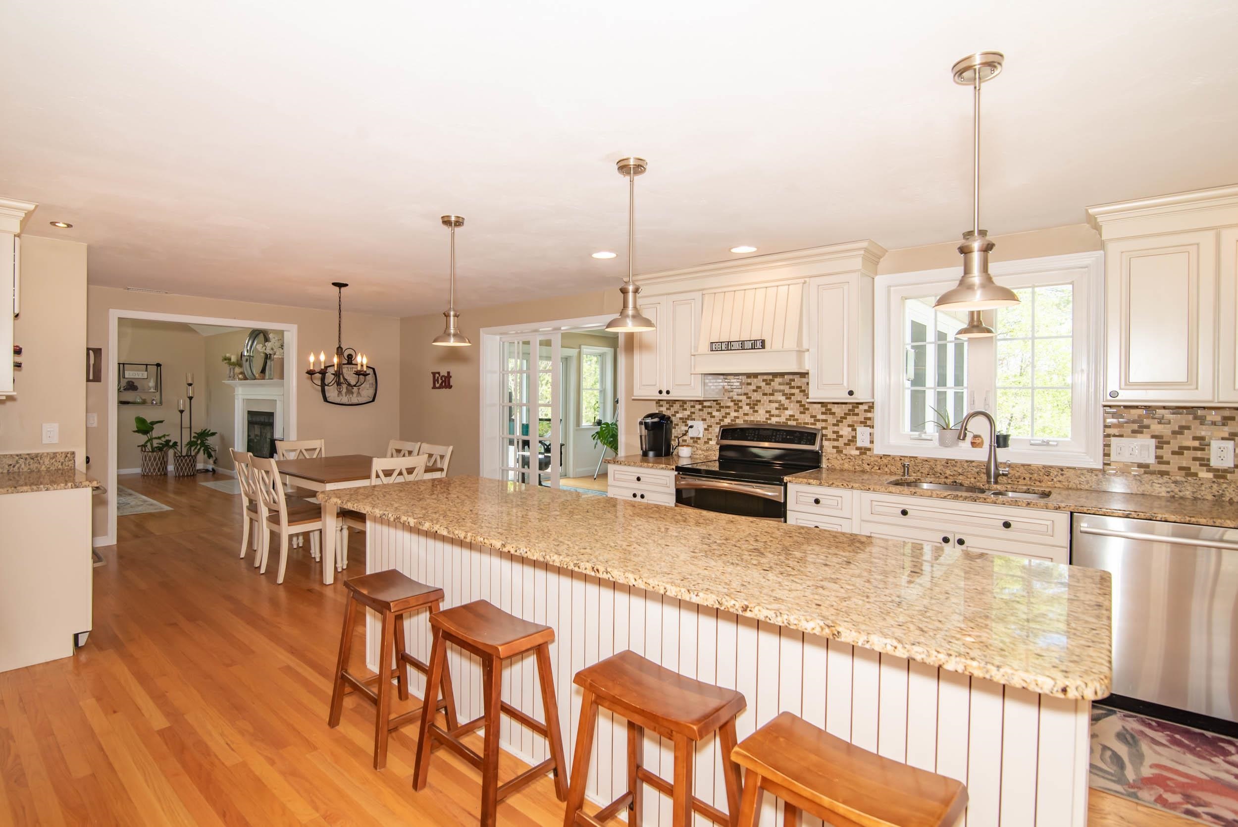 14 Redwood Road Salem, NH 03079 - Photo 6 of 40