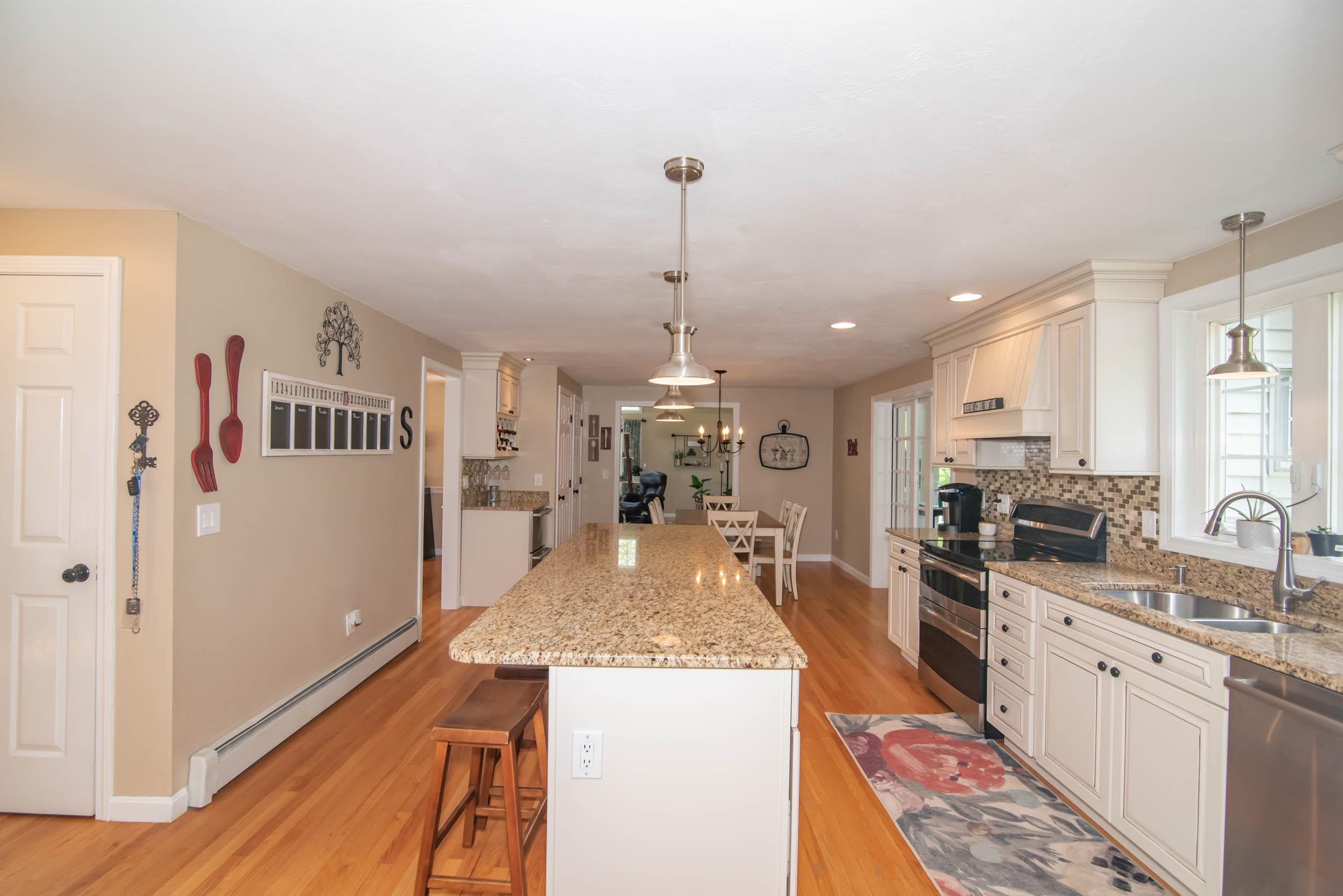 14 Redwood Road Salem, NH 03079 - Photo 7 of 40