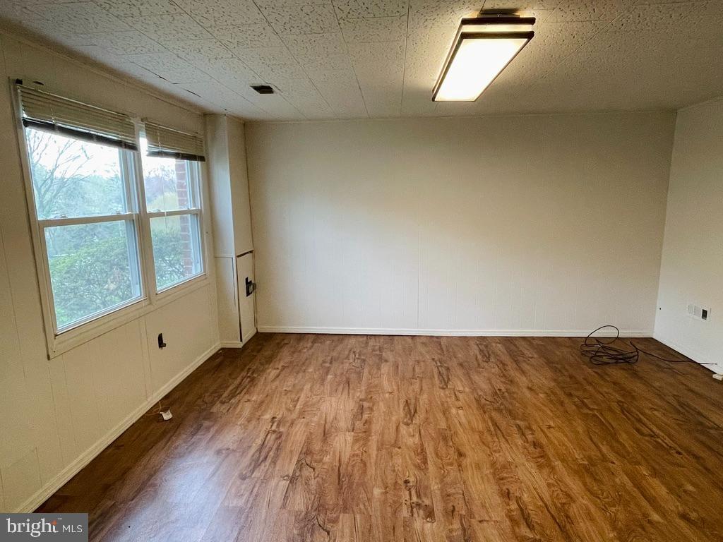 6415 Falkirk Road Baltimore, MD 21239 - Photo 3 of 36