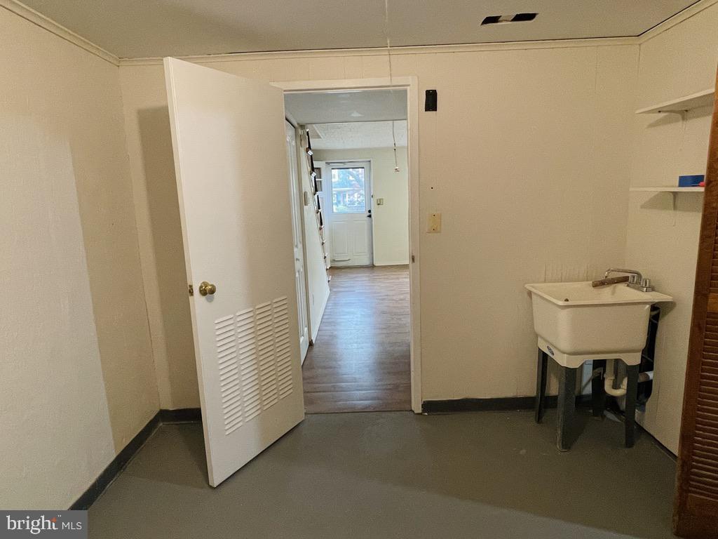 6415 Falkirk Road Baltimore, MD 21239 - Photo 4 of 36