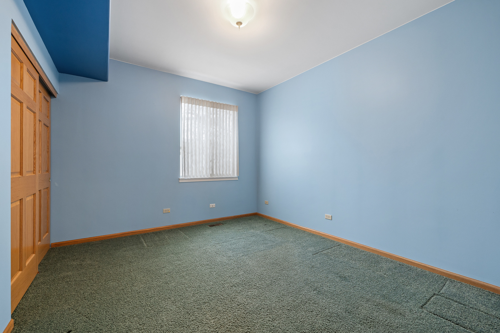 631 Saugatuk Circle Romeoville, IL 60446 - Photo 14 of 22 an empty room with a window