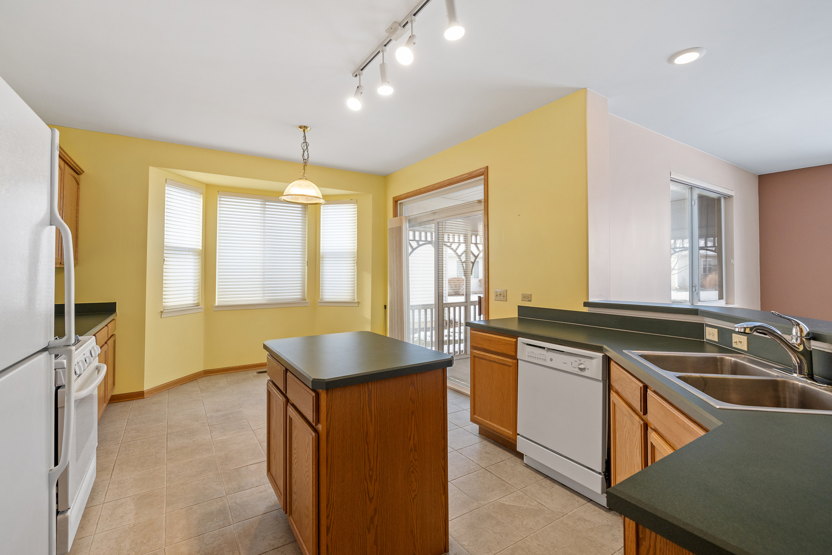 631 Saugatuk Circle Romeoville, IL 60446 - Photo 6 of 22 a kitchen with granite countertop a sink stove and cabinets