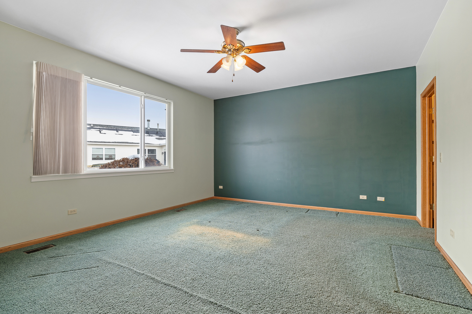 631 Saugatuk Circle Romeoville, IL 60446 - Photo 9 of 22 a view of an empty room with a window