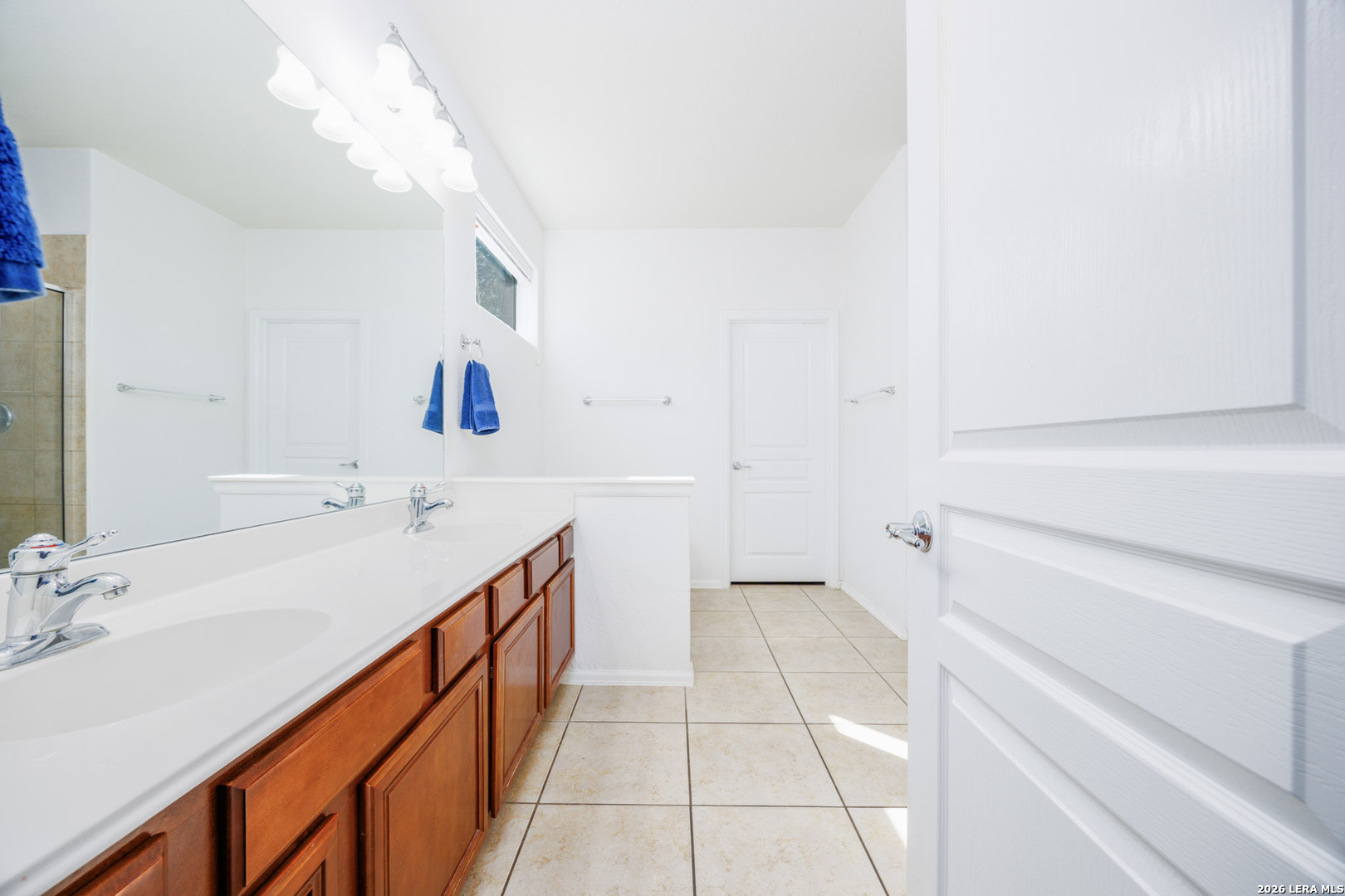 4702 Thomas Rusk San Antonio, TX 78253 - Photo 9 of 18 a bathroom with a sink a mirror and a bathtub