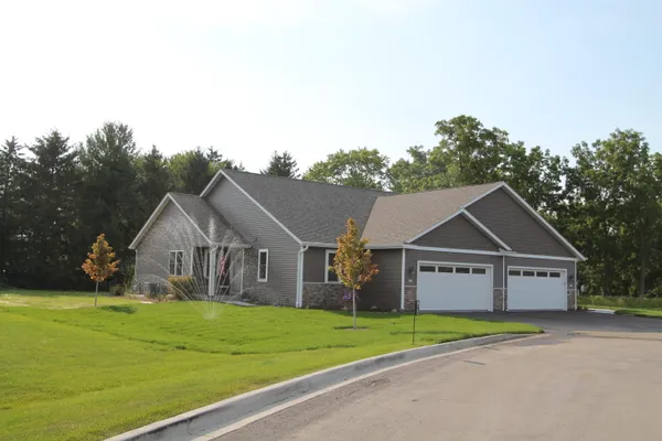 $442,900 | 310 North Trailview Court, Waterford, WI 53185