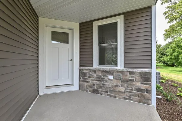 $442,900 | 310 North Trailview Court, Waterford, WI 53185