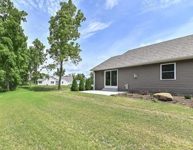$442,900 | 310 North Trailview Court, Waterford, WI 53185