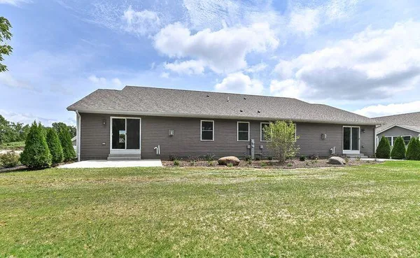 $442,900 | 310 North Trailview Court, Waterford, WI 53185