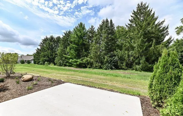 $442,900 | 310 North Trailview Court, Waterford, WI 53185