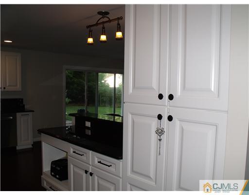 108 New Road Kendall Park, NJ 08824 - Photo 6 of 25 Gallery Image 6