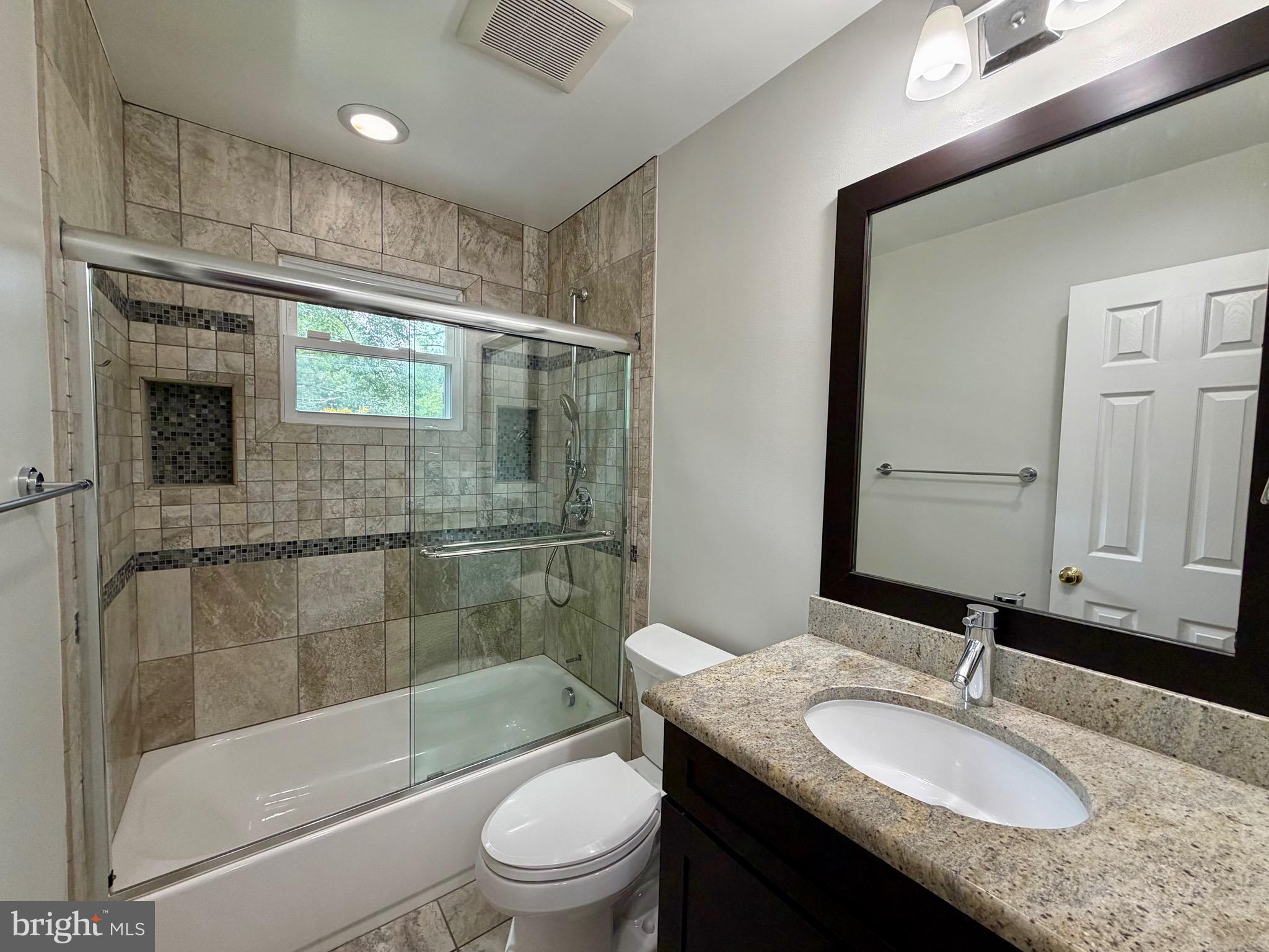7216 Reservation Drive Springfield, VA 22153 - Photo 29 of 44 Hall Bathroom with Tub