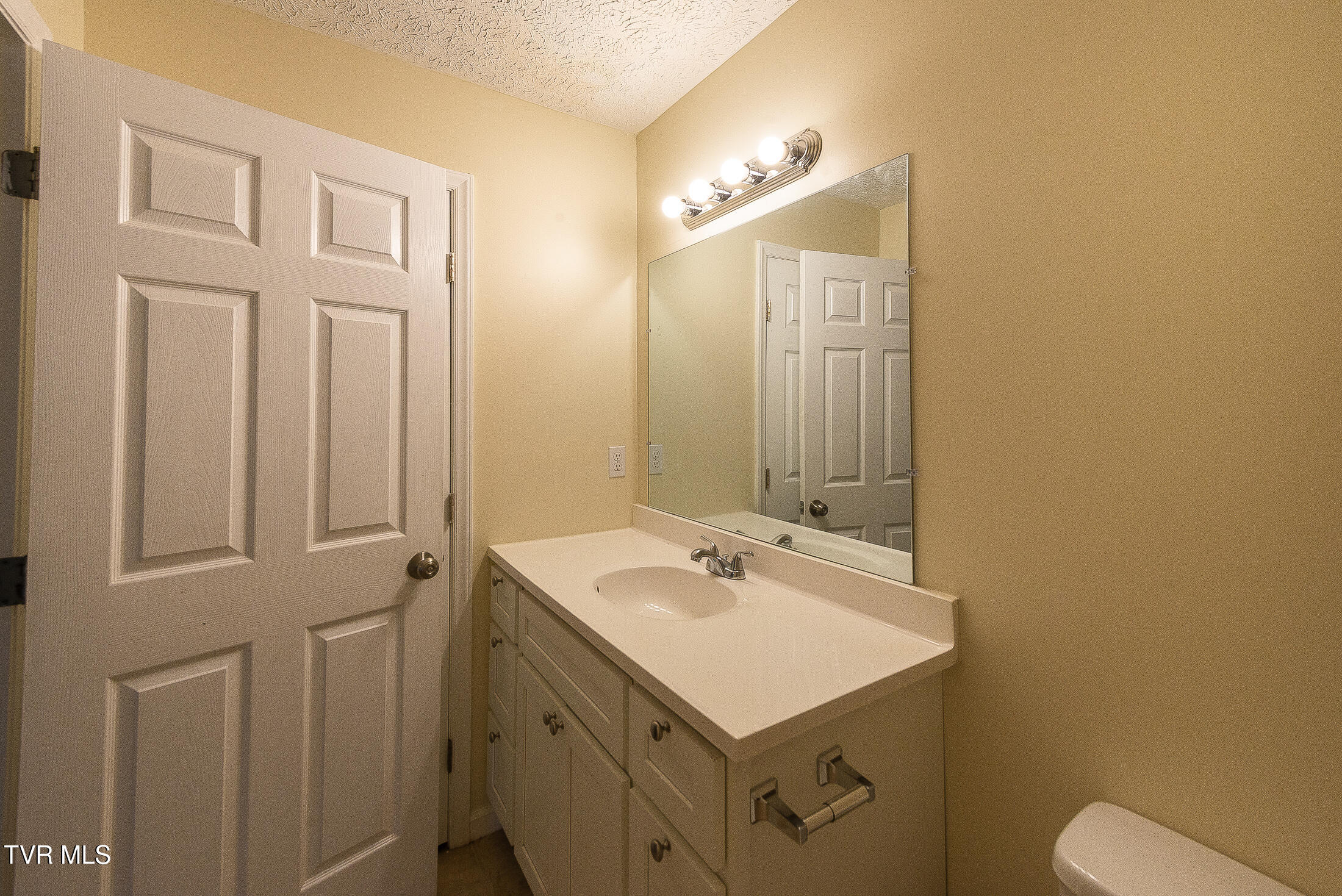 1921 Orleans Road Kingsport, TN 37665 - Photo 36 of 70 2nd Primary Bath