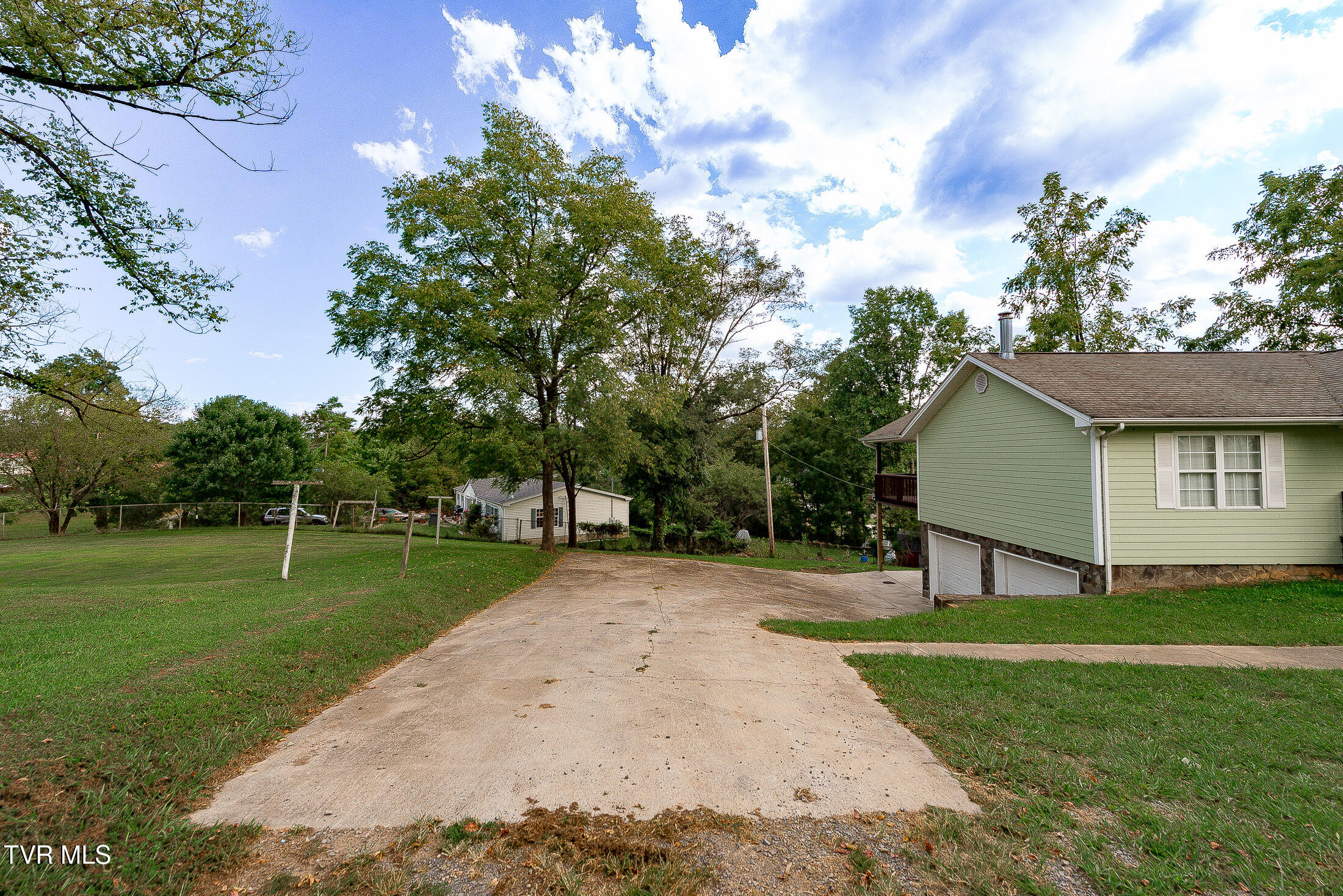 1921 Orleans Road Kingsport, TN 37665 - Photo 49 of 70 Driveway
