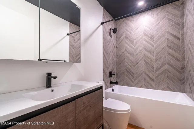 $2,200 | 430-438 Penn Avenue, Unit 211, Scranton, PA 18503