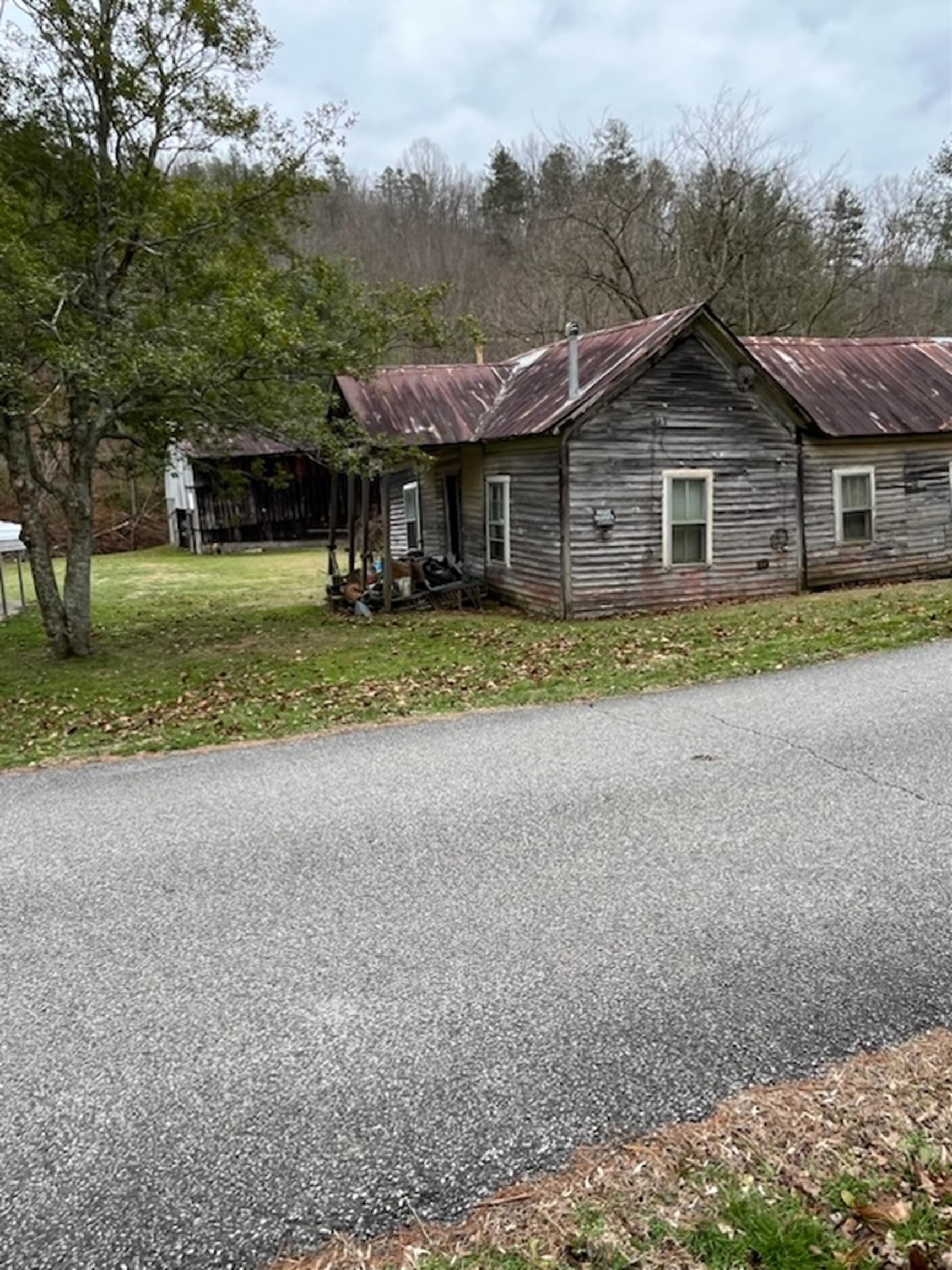 2792 Wallow Hole Road Sandy Hook, KY 41171 - Photo 11 of 17 Gallery Image 11