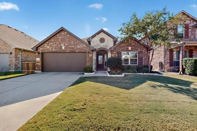 a front view of house with yard