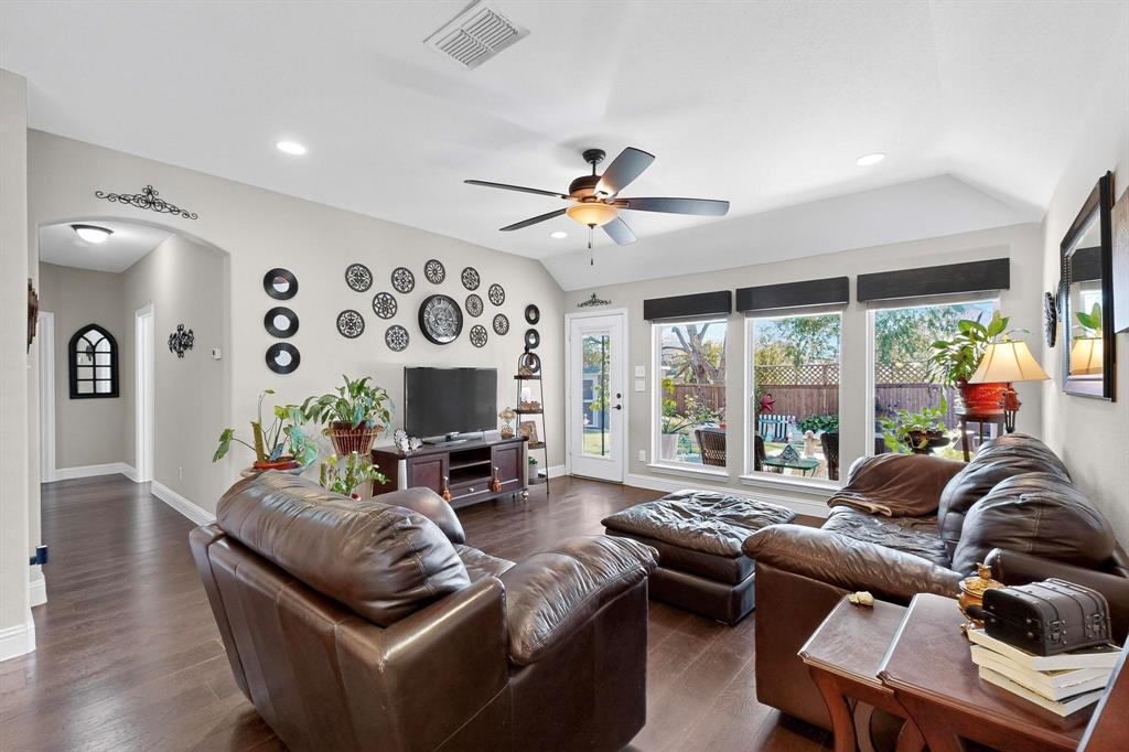 1628 Ridge Creek Lane Aubrey, TX 76227 - Photo 7 of 40