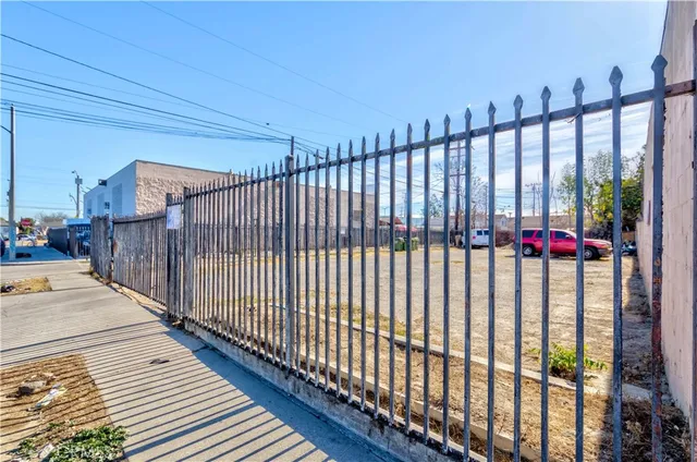 $349,000 | 810 West 133rd Street, Compton, CA 90222