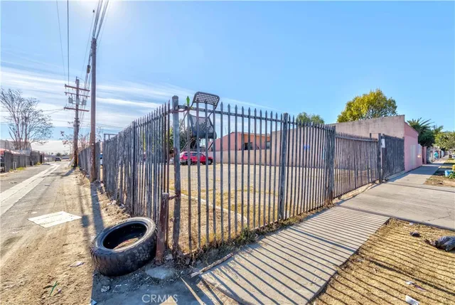 $349,000 | 810 West 133rd Street, Compton, CA 90222