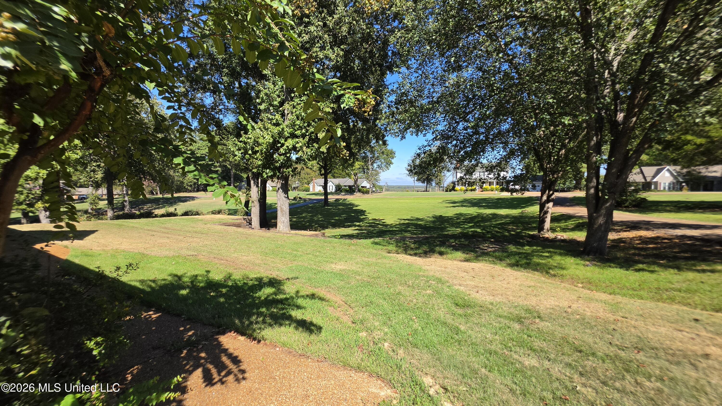 124 Gwen Road Senatobia, MS 38668 - Photo 3 of 47 20260923_144833