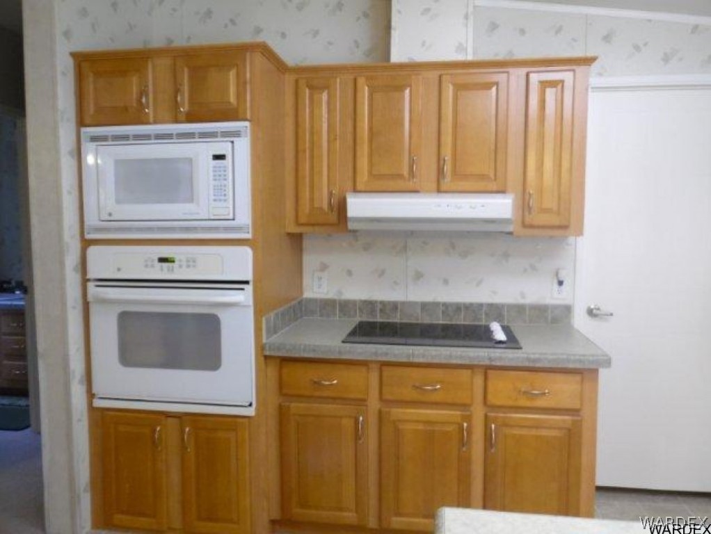 3645 Glen Canyon Road Golden Valley, AZ 86413 - Photo 6 of 22 Kitchen