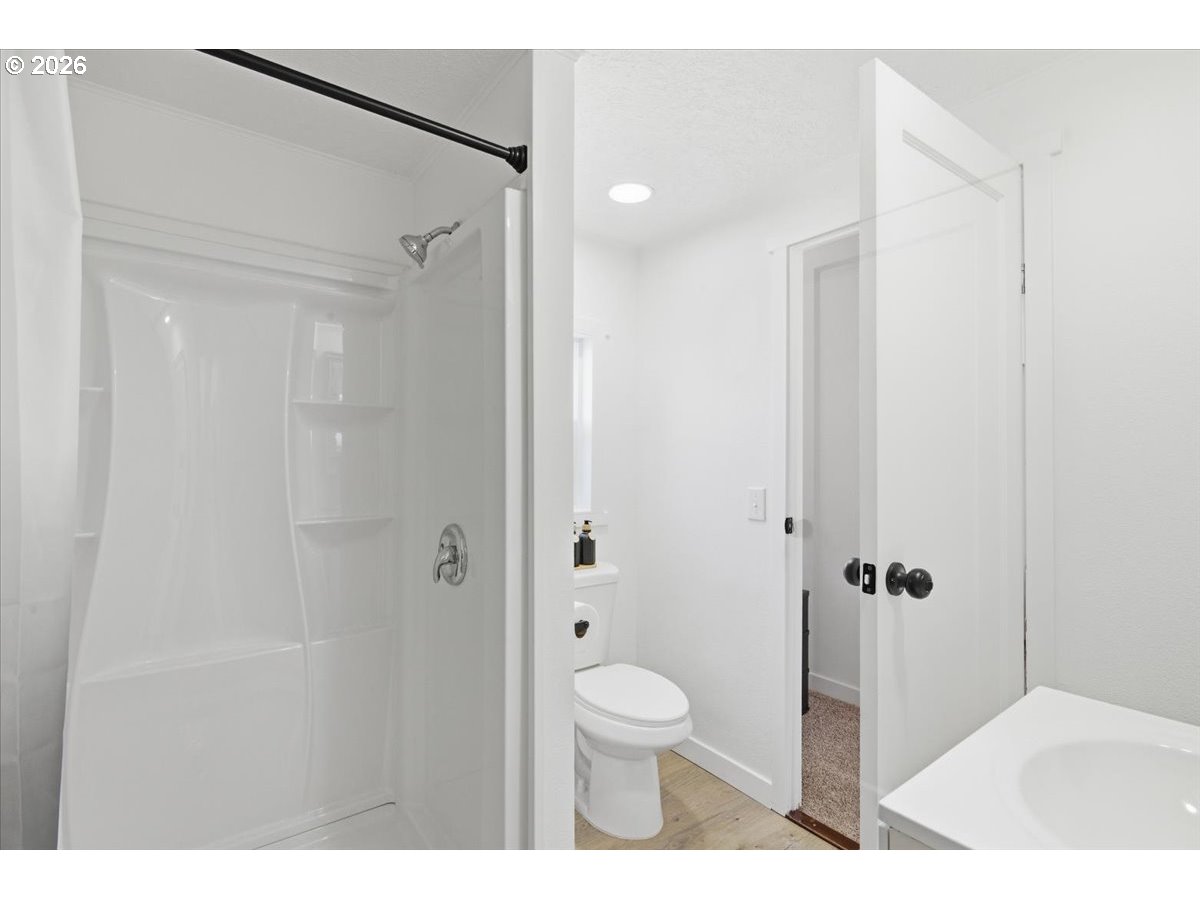 151 Edwards Road South, Unit 69 Monmouth, OR 97361 - Photo 17 of 33 Bathroom