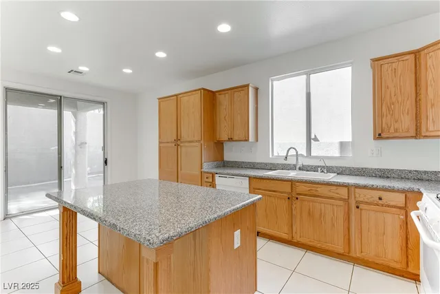 $2,195 | 523 Moses Lake Court, Henderson, NV 89002