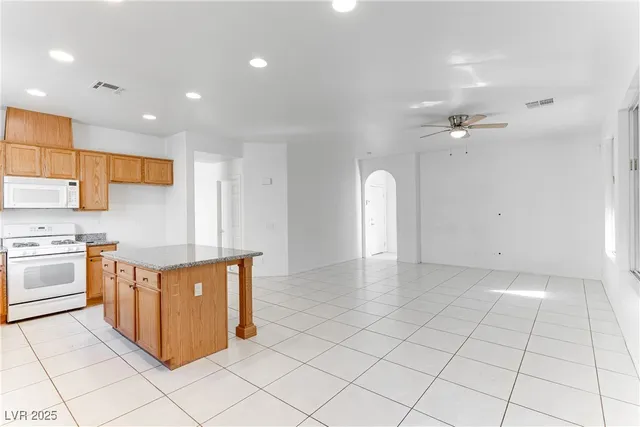 $2,195 | 523 Moses Lake Court, Henderson, NV 89002