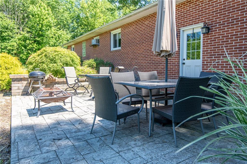 475 Heasley Road Pulaski, PA 16143 - Photo 3 of 25 Gallery Image 3