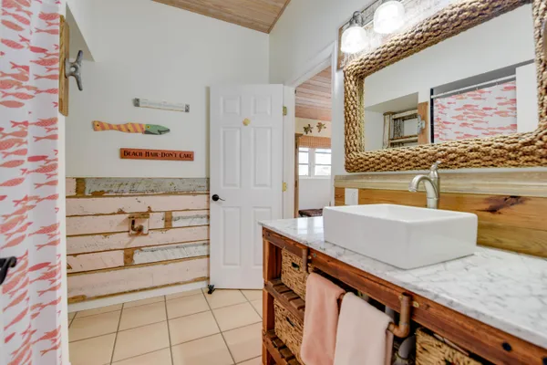 $1,250,000 | 20868 5th Avenue West, Cudjoe, FL 33042