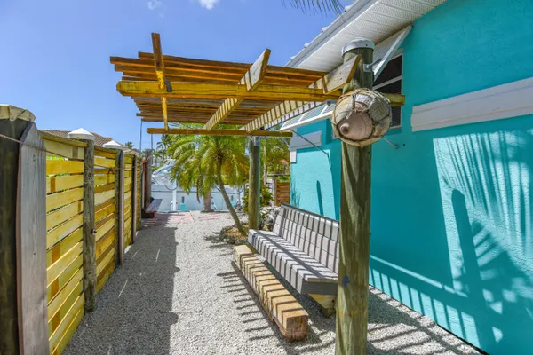 $1,250,000 | 20868 5th Avenue West, Cudjoe, FL 33042