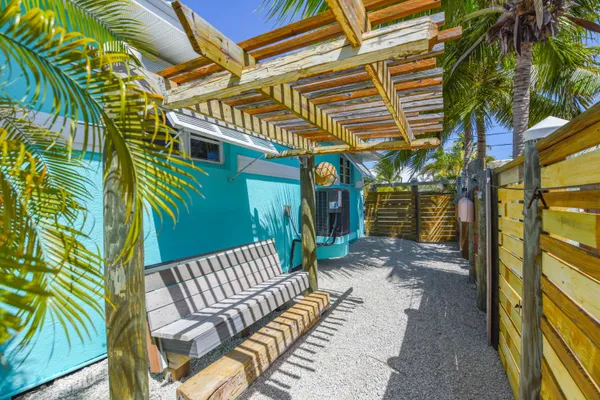 $1,250,000 | 20868 5th Avenue West, Cudjoe, FL 33042