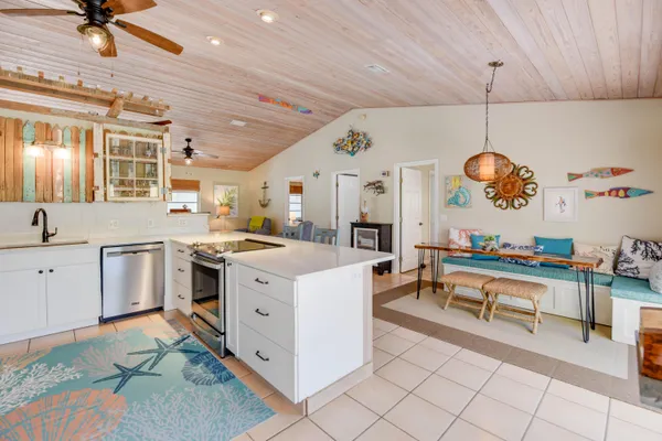 $1,250,000 | 20868 5th Avenue West, Cudjoe, FL 33042