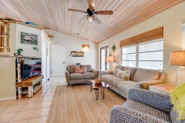 $1,250,000 | 20868 5th Avenue West, Cudjoe, FL 33042