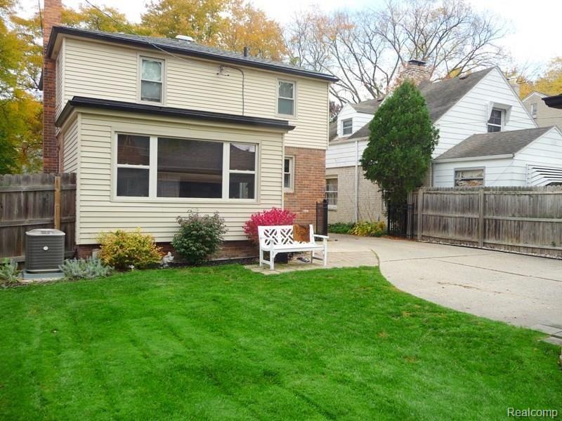 417 Lothrop Road Grosse Pointe, MI 48236 - Photo 15 of 18 Rear House.jpg