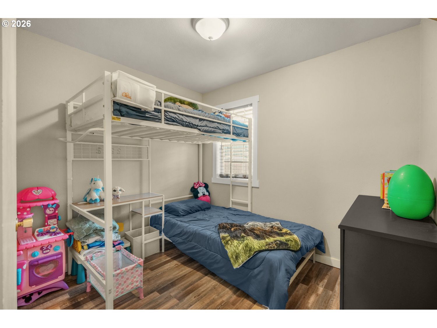 156 Damron Road Mossyrock, WA 98564 - Photo 16 of 34 a living room with furniture