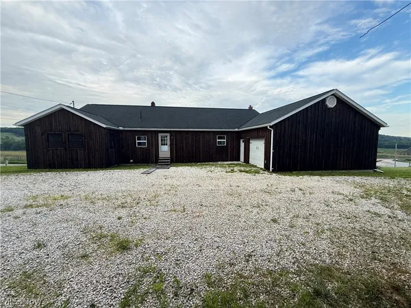 $389,900 | 18513 Hobbler Road, Kimbolton, OH 43749