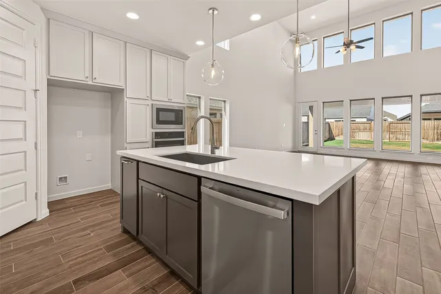 $3,700 | 407 Mercury Sky Road, Richmond, TX 77406