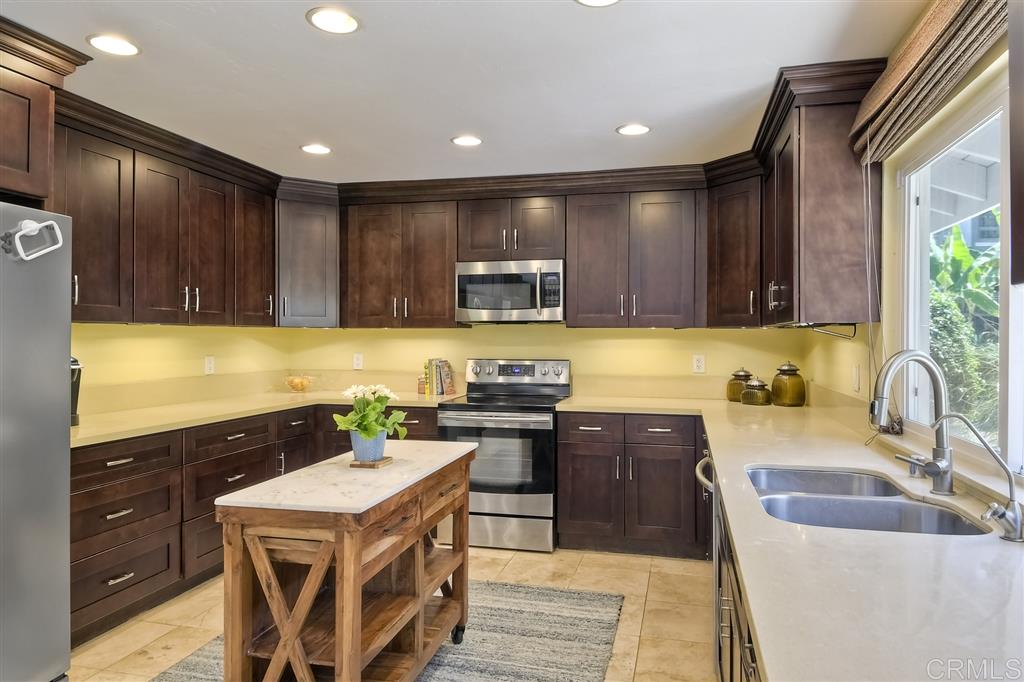 1636 Burgundy Road Encinitas, CA 92024 - Photo 7 of 25