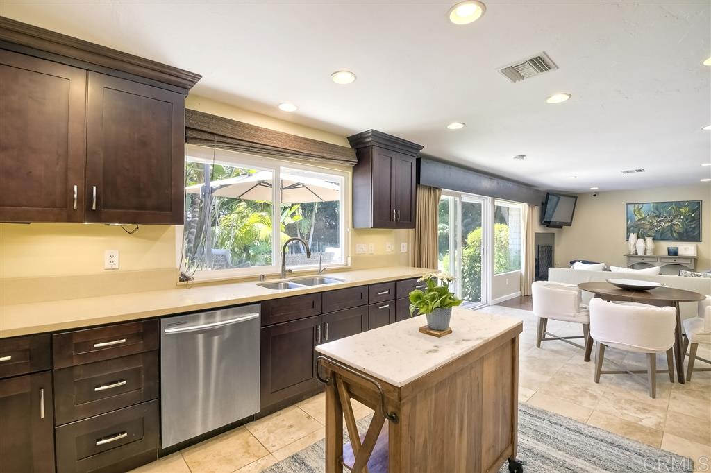 1636 Burgundy Road Encinitas, CA 92024 - Photo 9 of 25