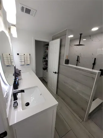 $3,650 | 8320 Woodlake Place, Tampa, FL 33615