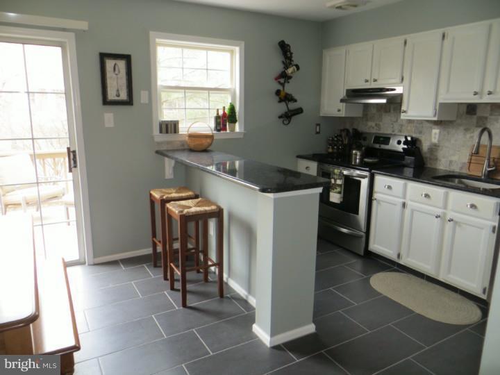 64 Charing Cross Road, Unit 31 Doylestown, PA 18901 - Photo 12 of 25 Kitchen