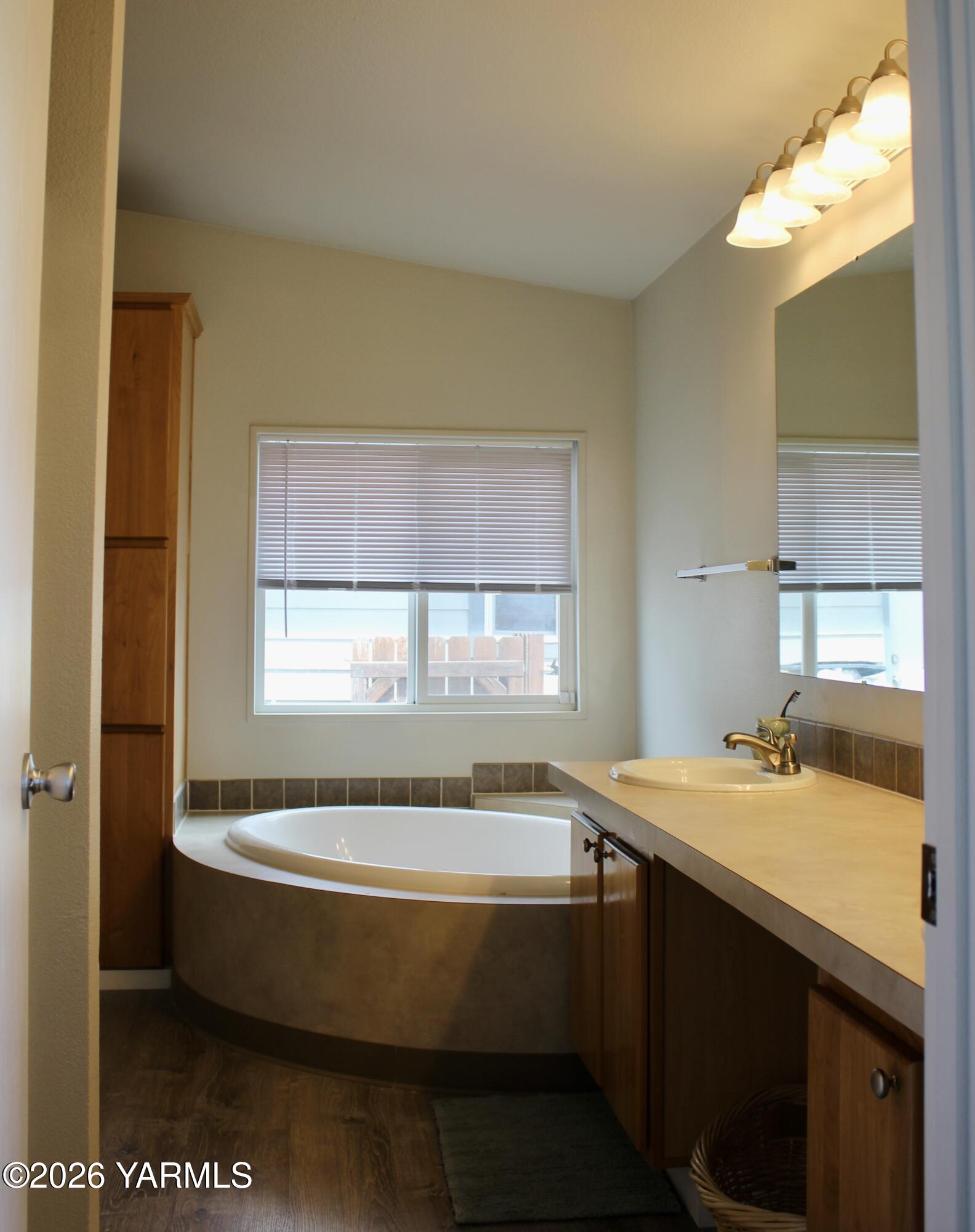 1101 Gore Road Selah, WA 98942 - Photo 32 of 42 Primary bath