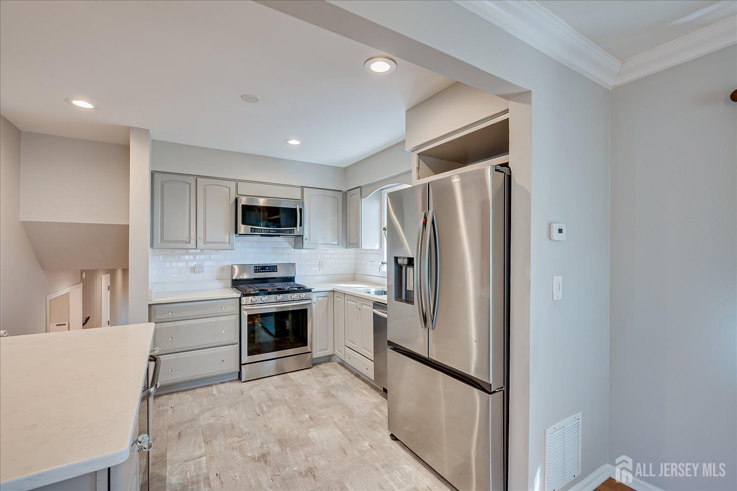 4 Augusta Court Edison, NJ 08820 - Photo 18 of 44