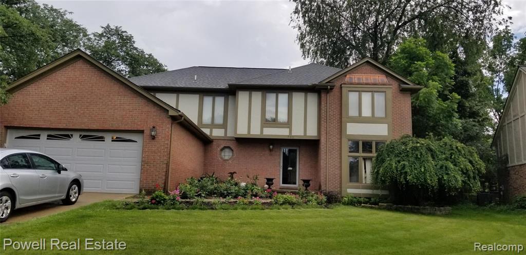835 Stanford Circle Rochester Hills, MI 48309 - Photo 1 of 18
