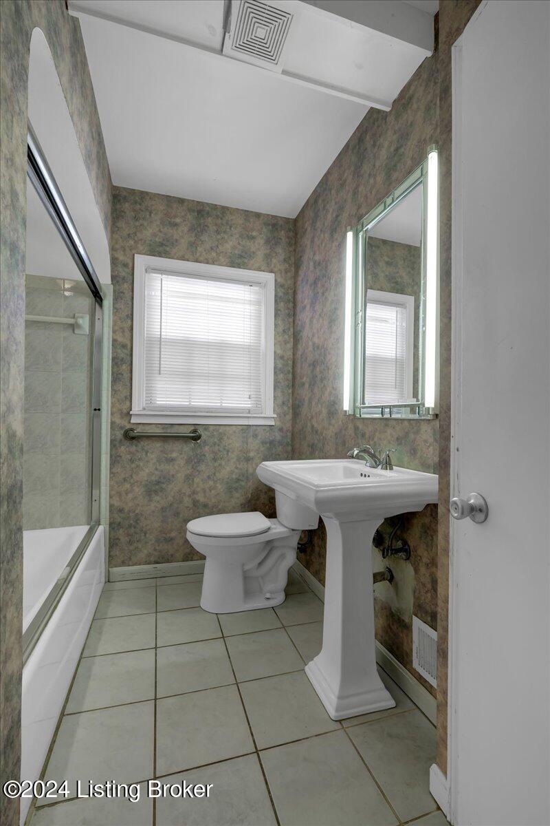 3028 Wellbrooke Road Louisville, KY 40205 - Photo 18 of 42 First Floor Full Bath