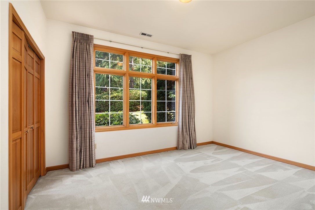 8460 Hunts Point Lane Hunts Point, WA 98004 - Photo 18 of 25