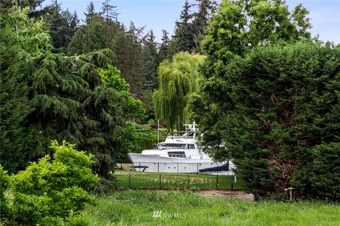 8460 Hunts Point Lane Hunts Point, WA 98004 - Photo 22 of 25