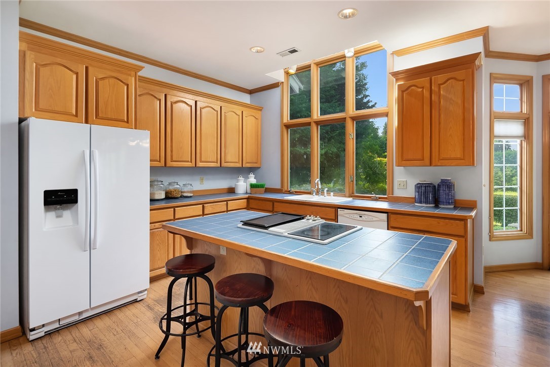 8460 Hunts Point Lane Hunts Point, WA 98004 - Photo 10 of 25